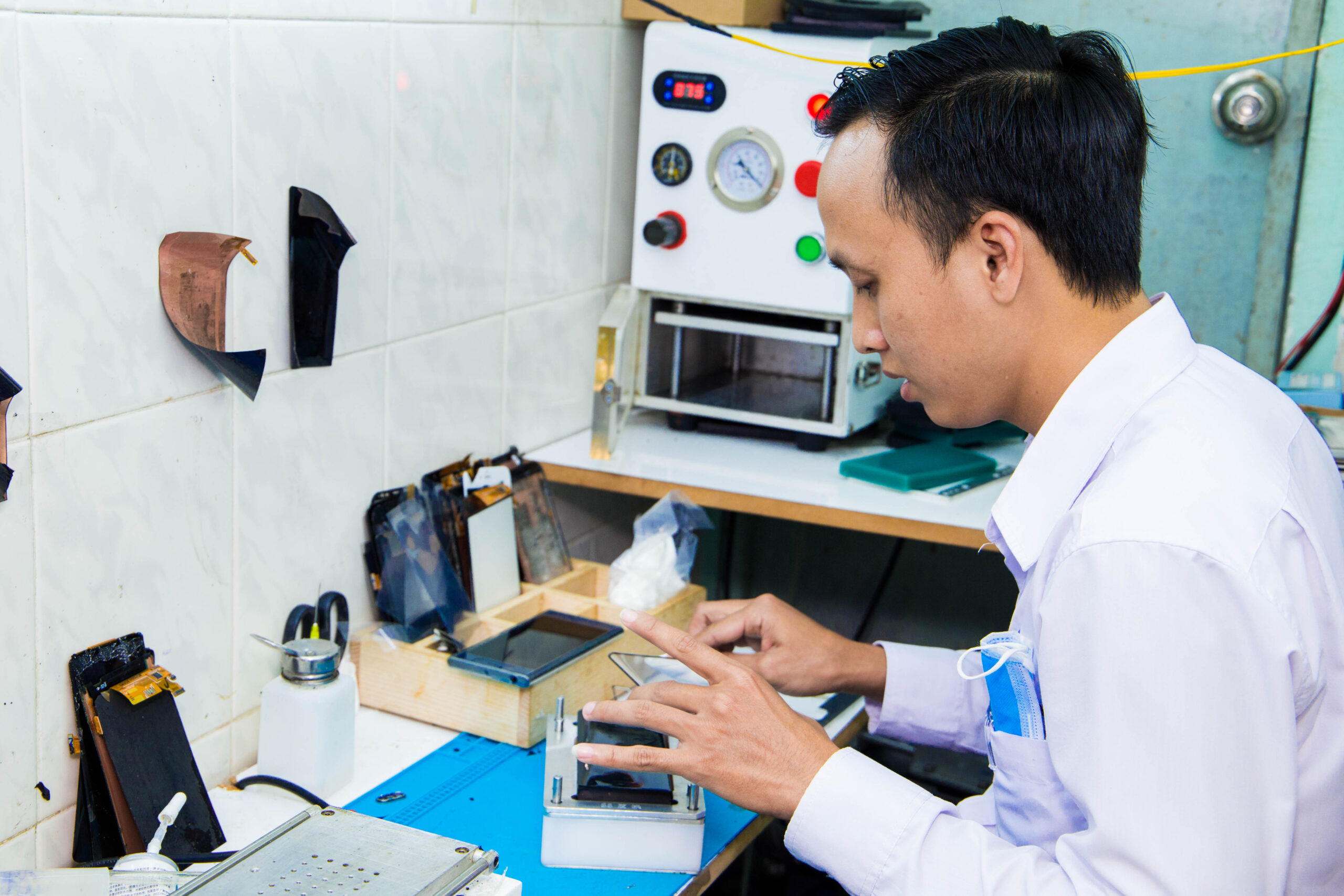 ĐÀO TẠO ÉP KÍNH IPHONE, SAMSUNG, XIAOMI, OPPO, NOKIA…