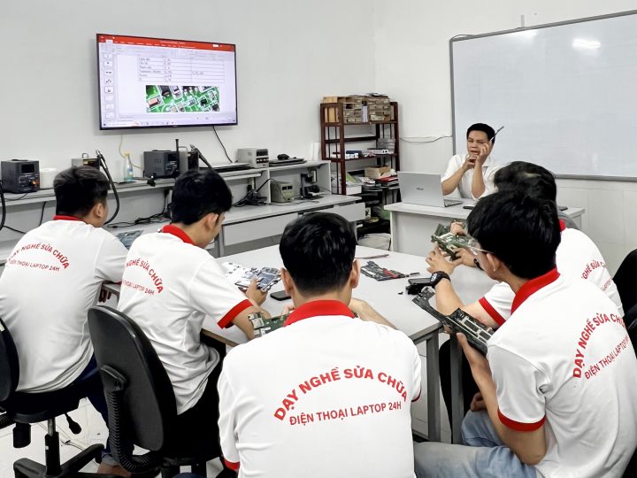 Nghề sửa chữa ĐT & laptop: mảnh đất tiềm năng trong kỷ nguyên AI